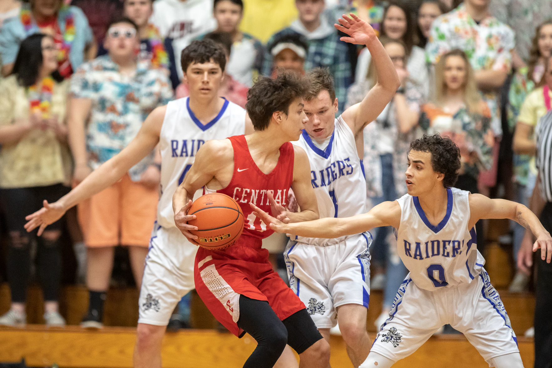 Stevens 52, Central 51